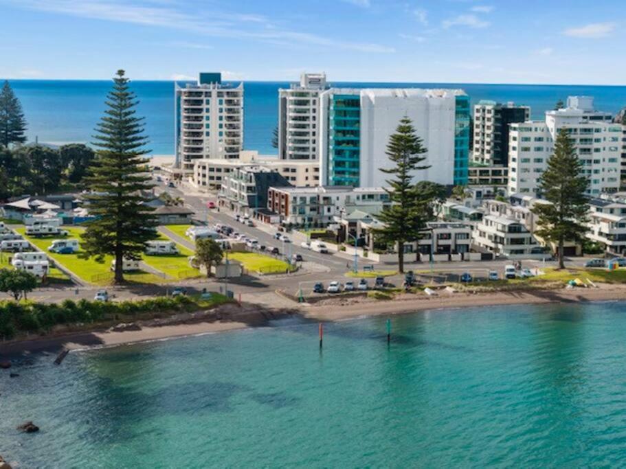 Luxury Beach Escape - 6 Adams Ave Mt Maunganui マウント・マウンガヌイ エクステリア 写真