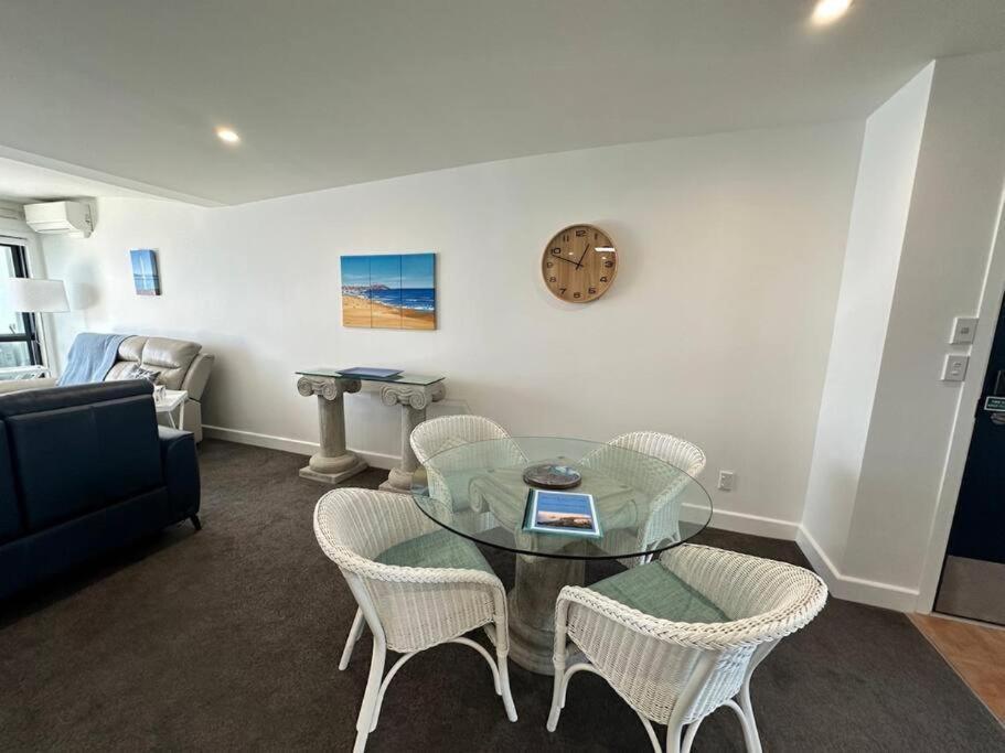 Luxury Beach Escape - 6 Adams Ave Mt Maunganui マウント・マウンガヌイ エクステリア 写真